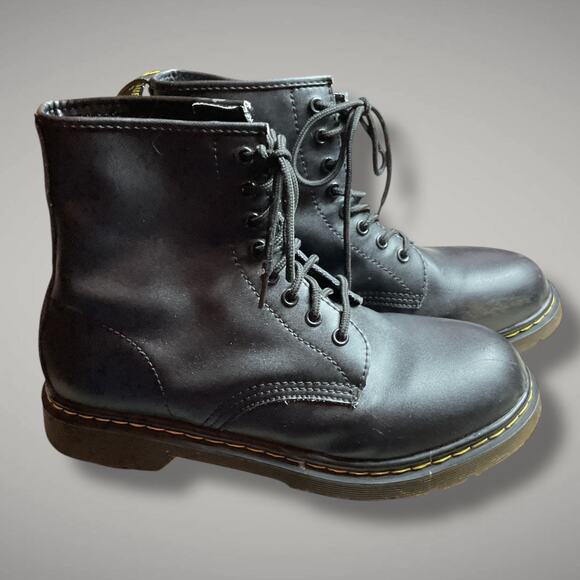 Men's 10.5 DR. MARTENS Smooth Black Leather Lace Up Boots In Excellent Condition - Picture 4 of 14